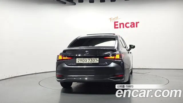 Lexus ES 2022