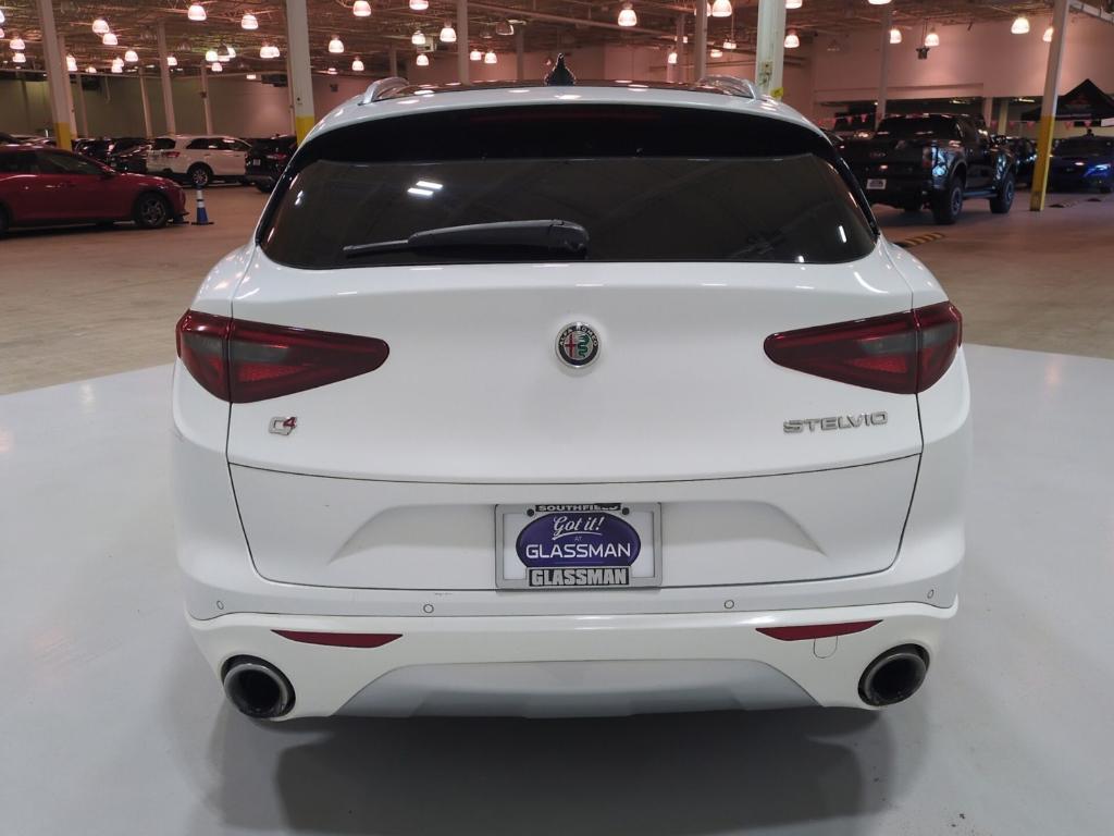 Alfa Romeo Stelvio 2021