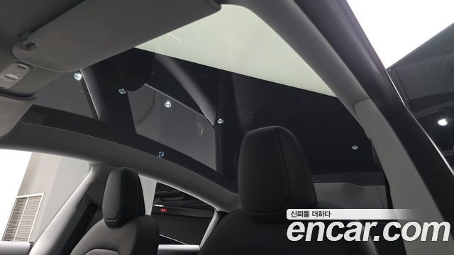 Tesla Model Y 2025