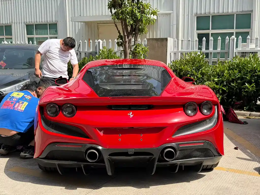 Ferrari F8 2021
