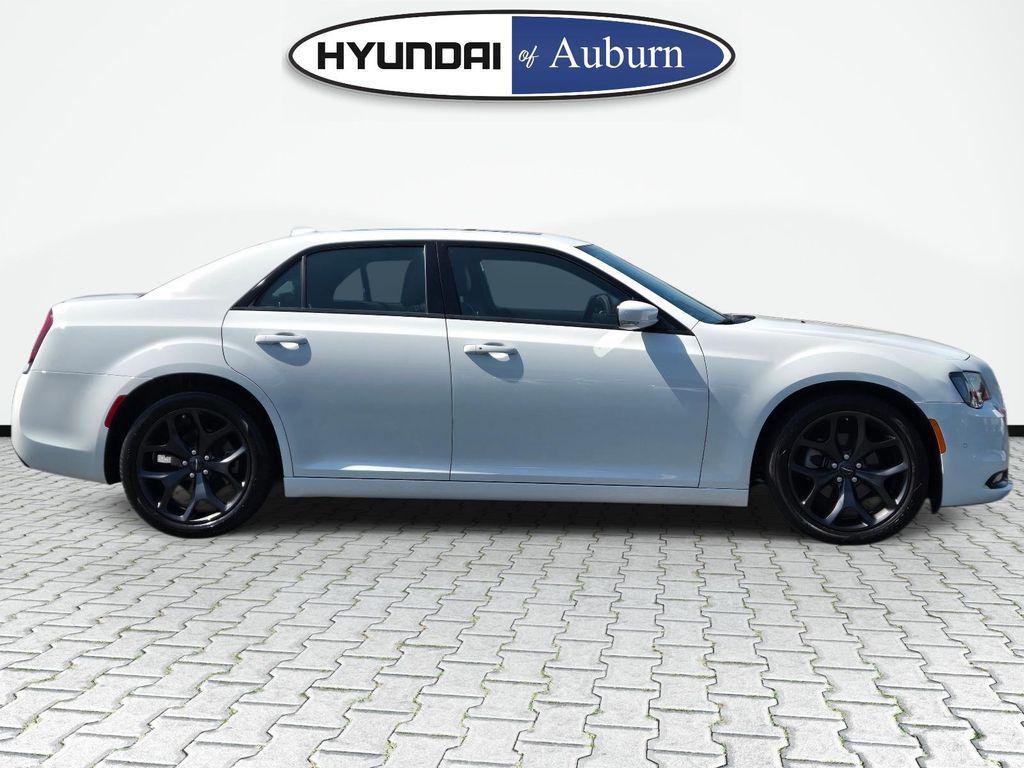 Chrysler 300 2023