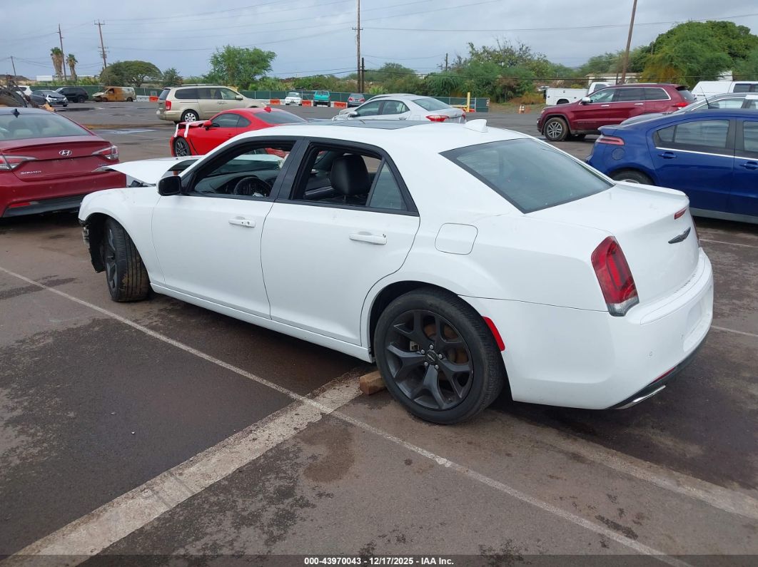 Chrysler 300 2022