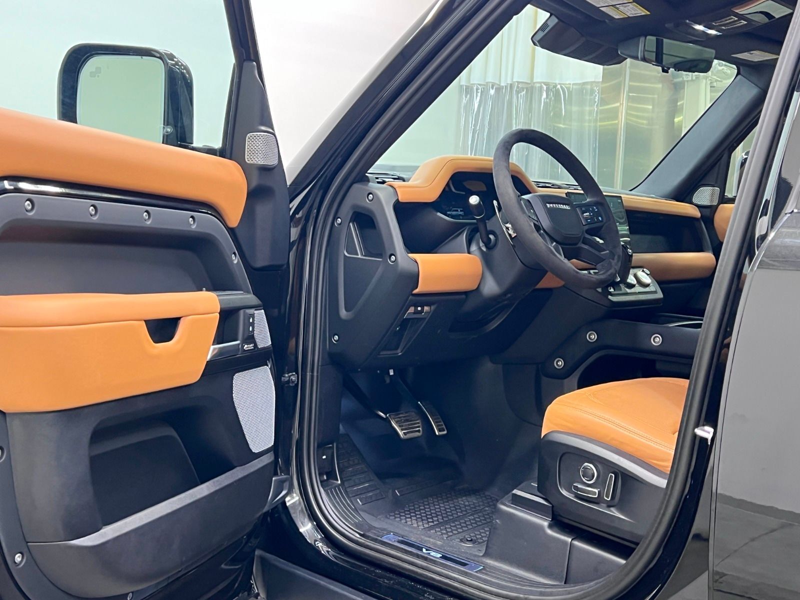 Land Rover Defender 2024