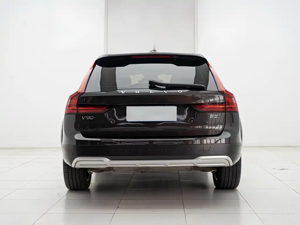 Volvo V90 2025