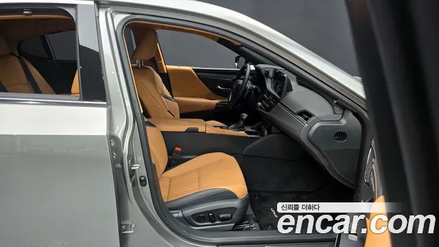 Lexus ES 2024