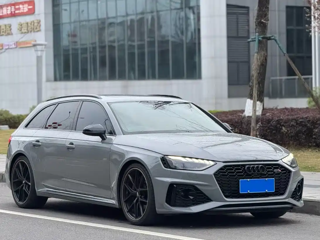 Audi RS 4 2022
