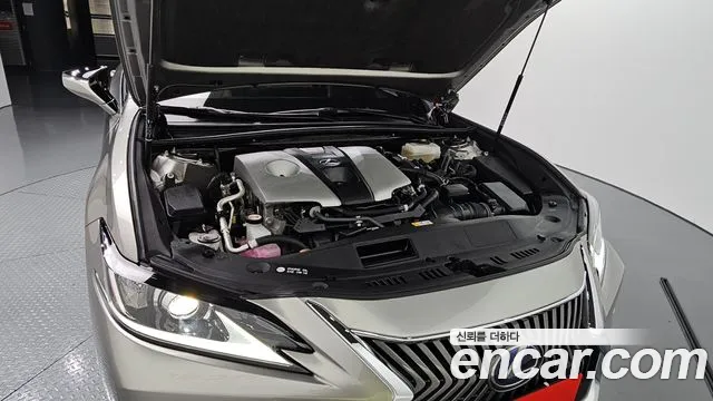 Lexus ES 2021