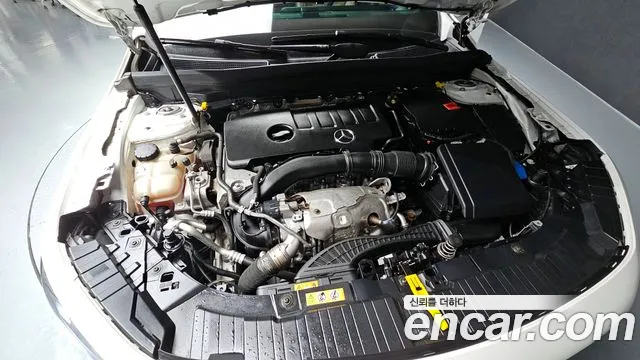 Mercedes-Benz GLB 2021