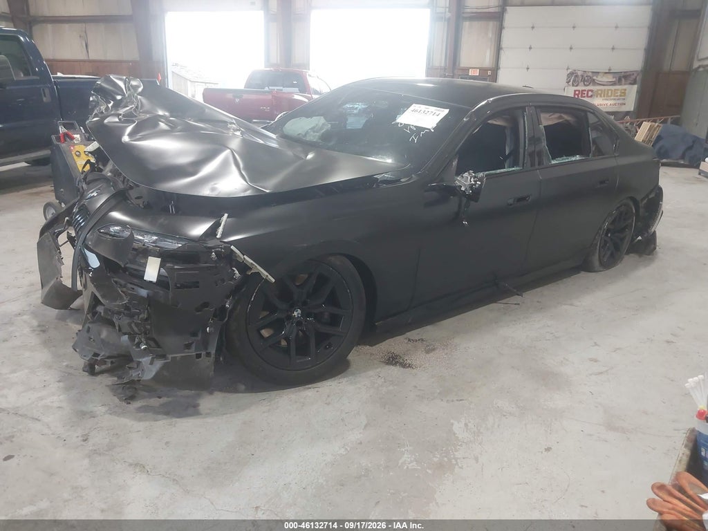 BMW 760 2023