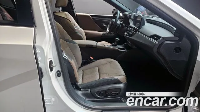 Lexus ES 2024