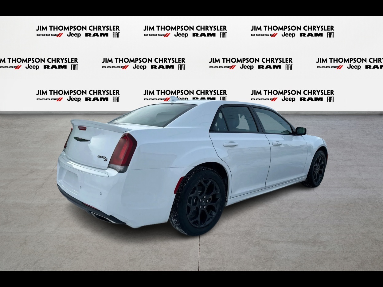 Chrysler 300 2023