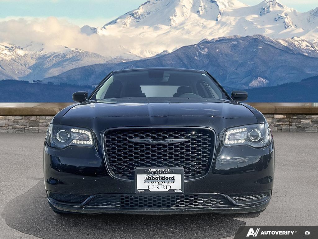Chrysler 300 2023