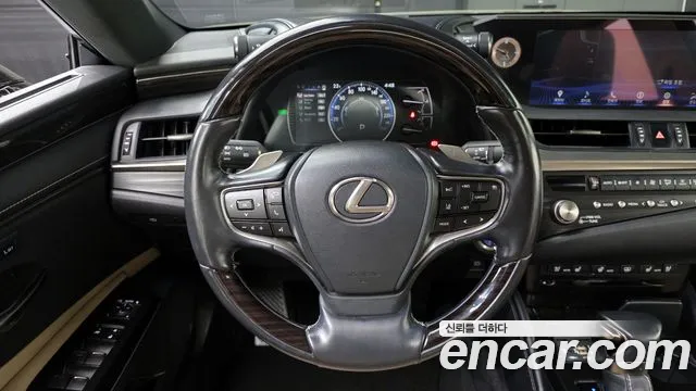 Lexus ES 2021