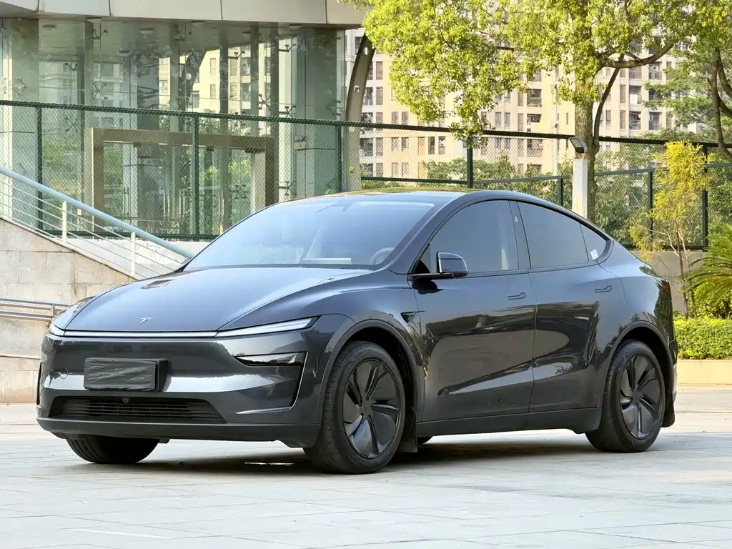 Tesla Model Y 2025