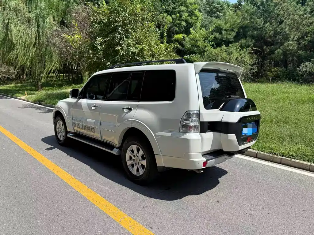 Mitsubishi Pajero 2020