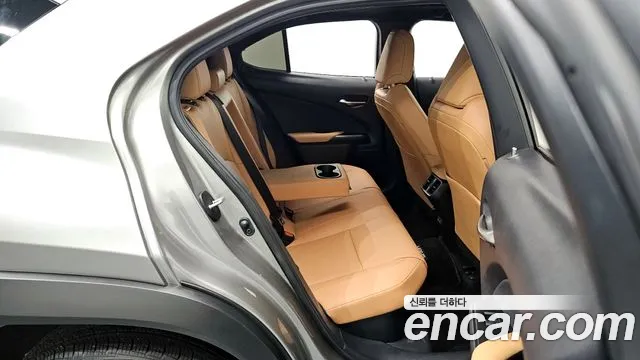 Lexus UX 2024