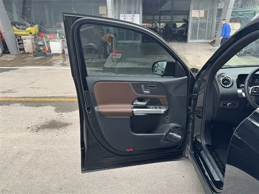 Mercedes-Benz GLB 2023