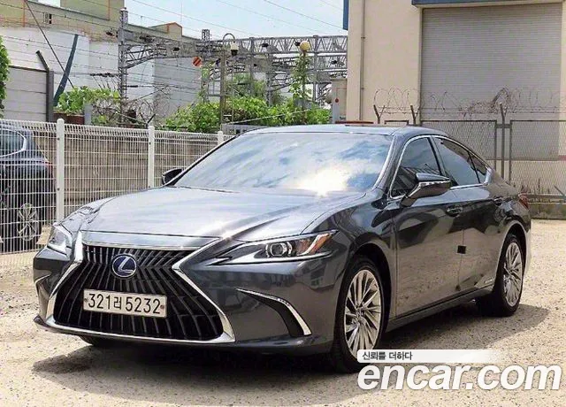 Lexus ES 2022