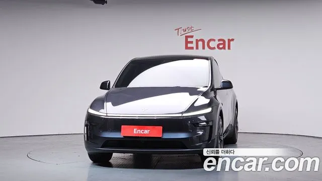 Tesla Model Y 2025