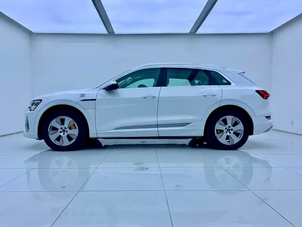 Audi e-tron 2026