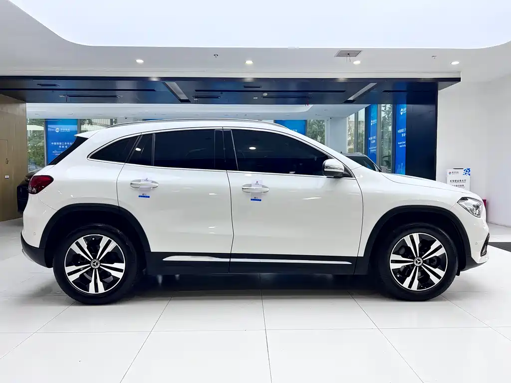 Mercedes-Benz GLA 2021