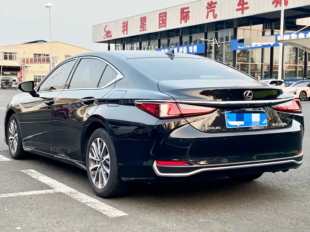 Lexus ES 2023