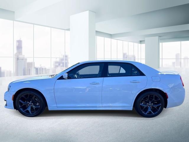 Chrysler 300 2022