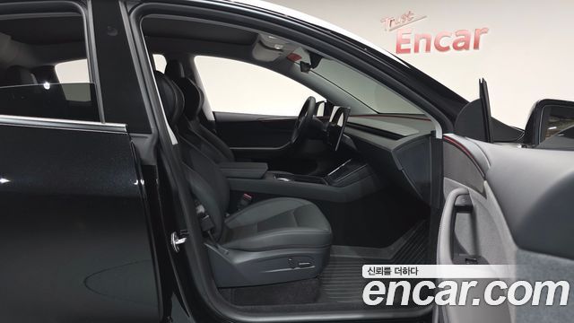 Tesla Model Y 2025