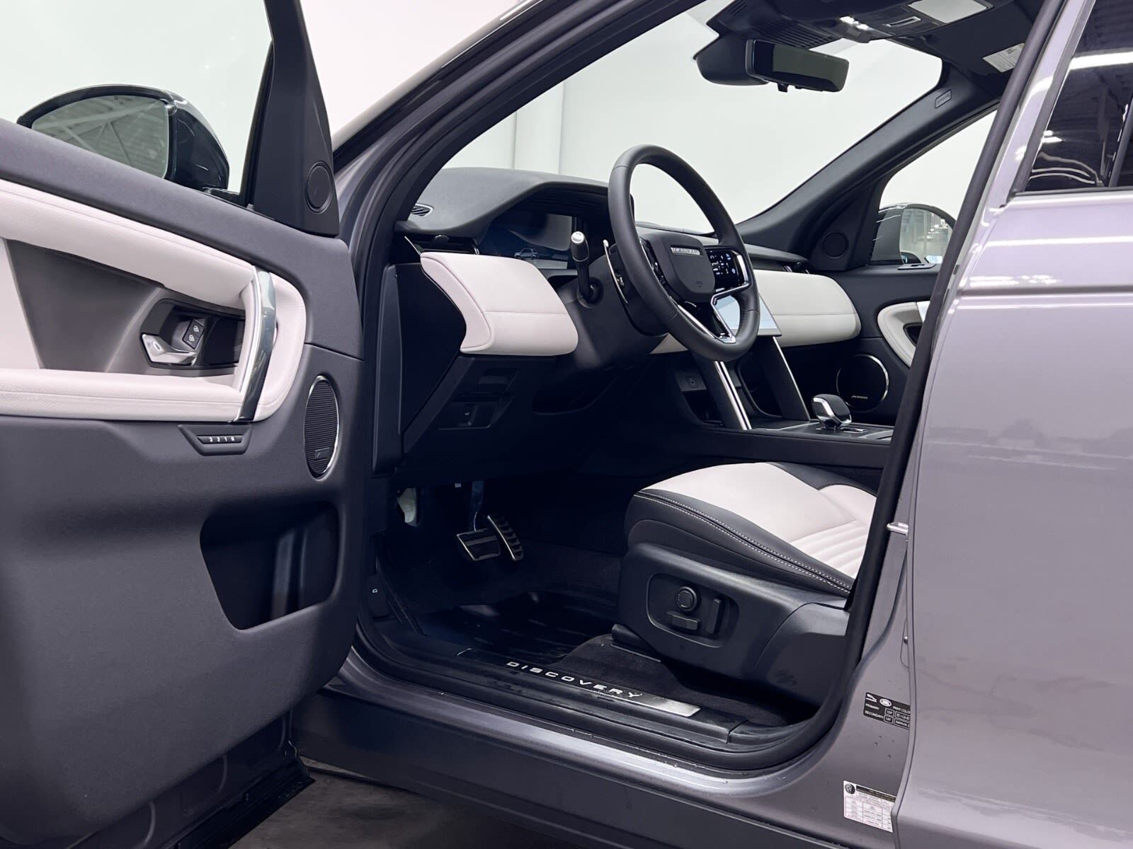 Land Rover Discovery Sport 2025