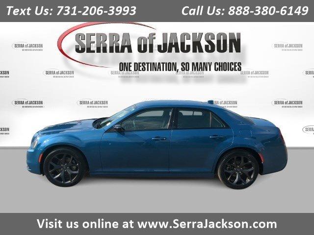 Chrysler 300 2022