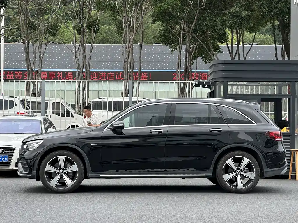 Mercedes-Benz GLC 2023