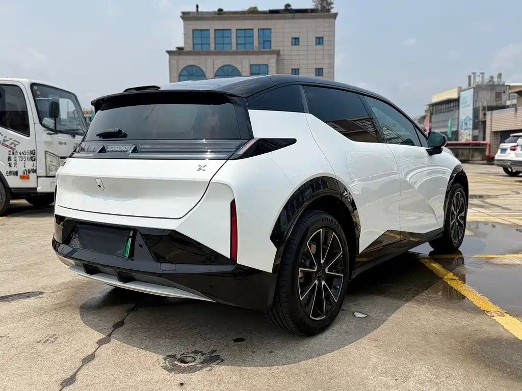 Zeekr X 2023