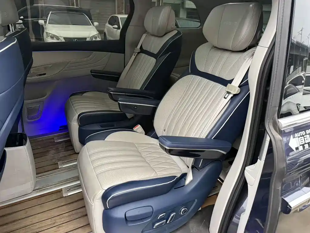 Roewe iMAX8 2021