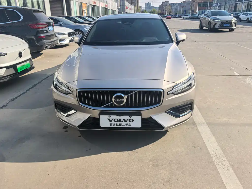 Volvo S60 2023