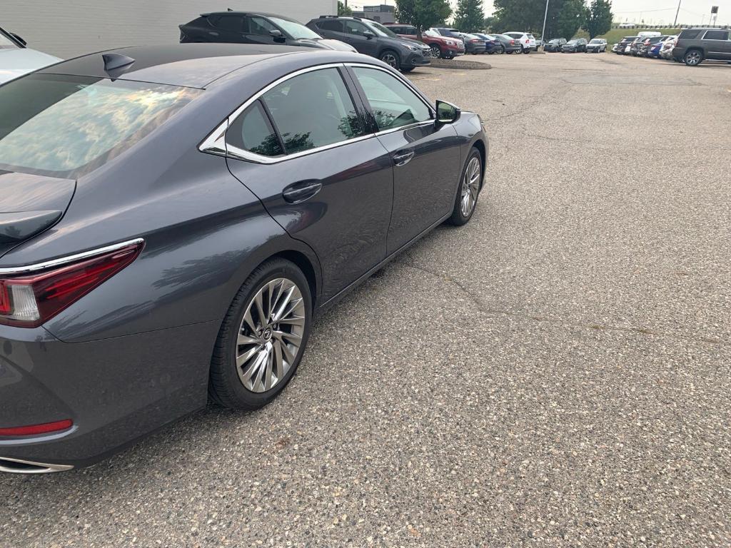 Lexus ES 2023