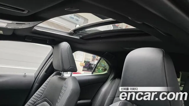 Lexus UX 2021