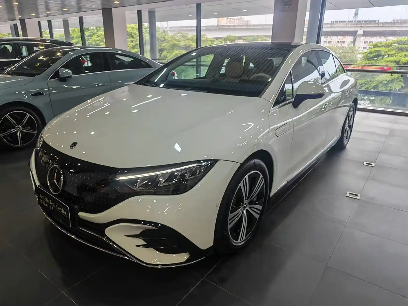 Mercedes-Benz EQE 2025