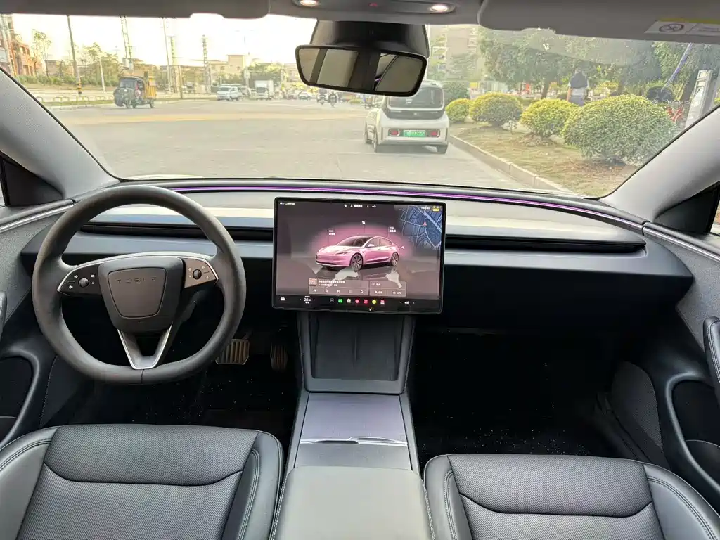Tesla Model 3 2024