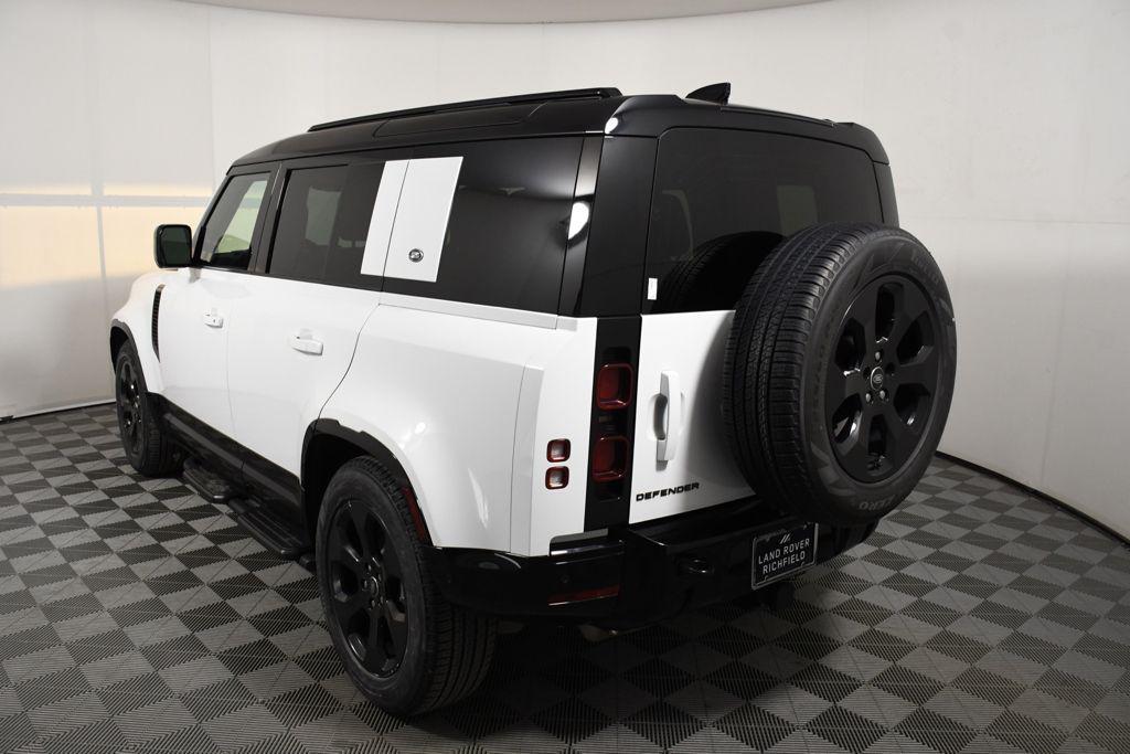 Land Rover Defender 2024