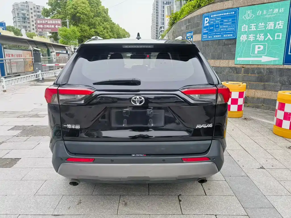 Toyota RAV4 2021