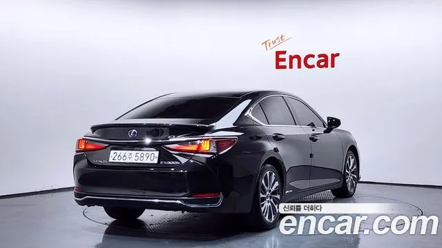 Lexus ES 2021