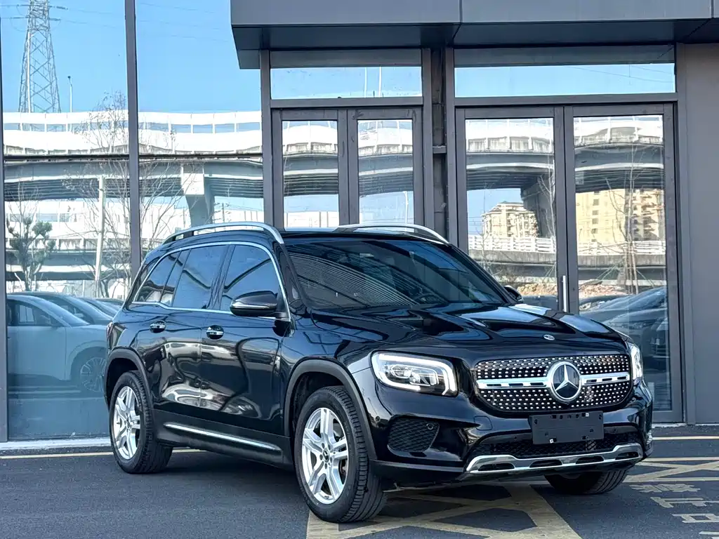 Mercedes-Benz GLB 2023