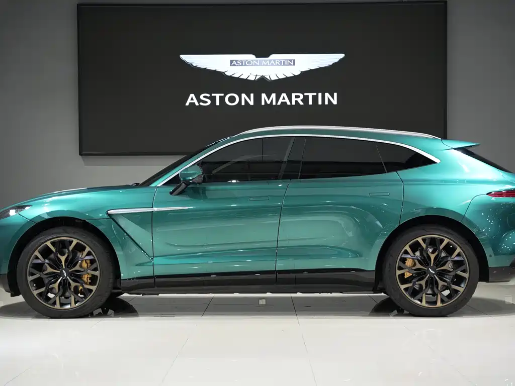 Aston Martin DBX 2023