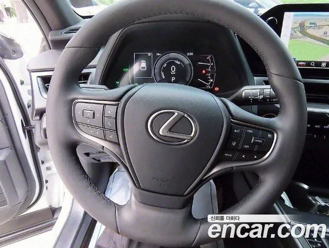 Lexus UX 2023