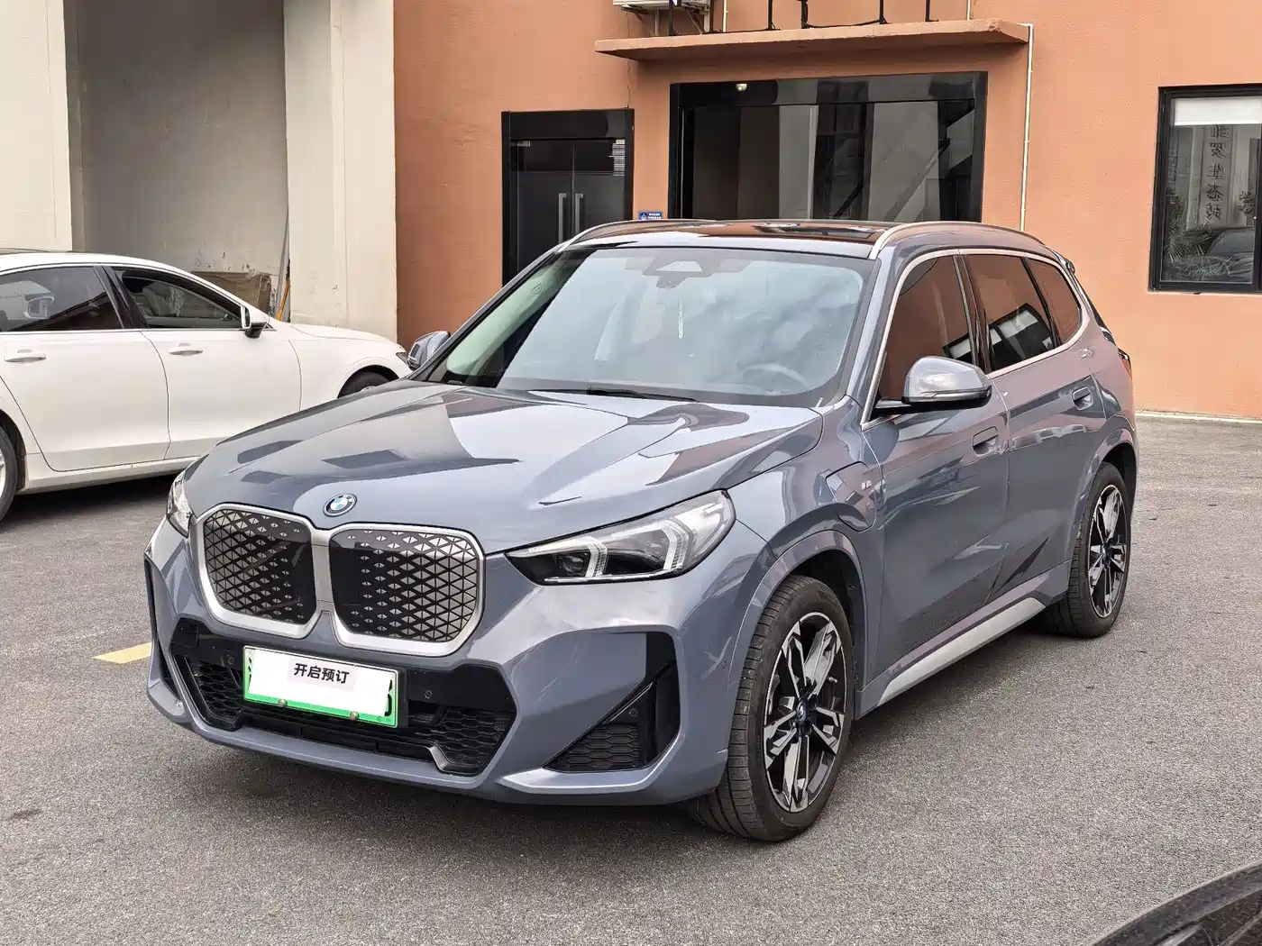 BMW iX1 2025