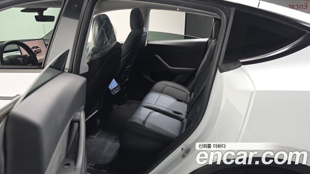 Tesla Model Y 2024