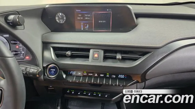 Lexus UX 2020