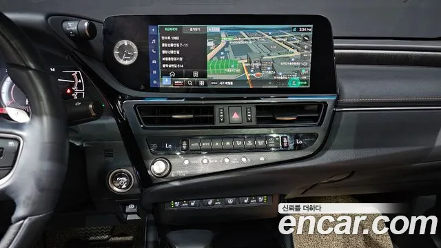 Lexus ES 2022