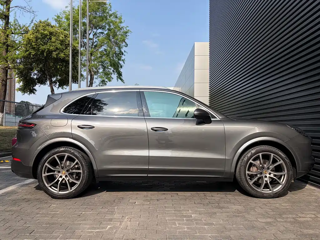 Porsche Cayenne 2022