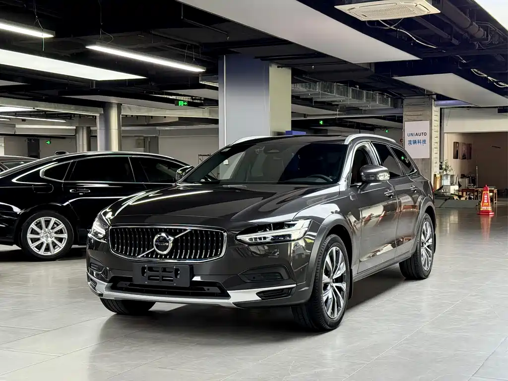 Volvo V90 2024